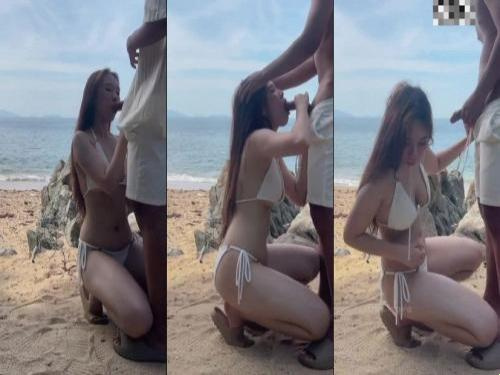 Kekasih yang cukup lazat menghisap zakar kekasih betul-betul di pantai