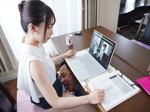 Nhân viên may mắn được CEO nữ gạ tình Mai Shiomi