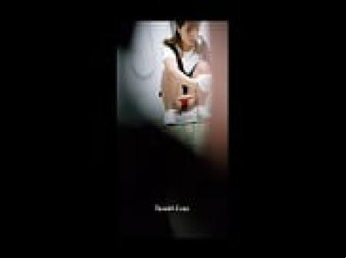 Em xinh rất xinh, đi đái vẫn còn tươi xinh :))