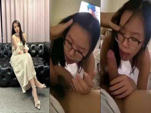 Bình thường em ngoan vậy chứ lên giường mới biết em dâm cỡ nào