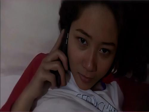 Đang bú cu mà bạn thân gọi điện thoại 