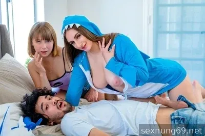 Il fratellastro ha massacrato le sue due sorelle con riso appiccicoso e carne